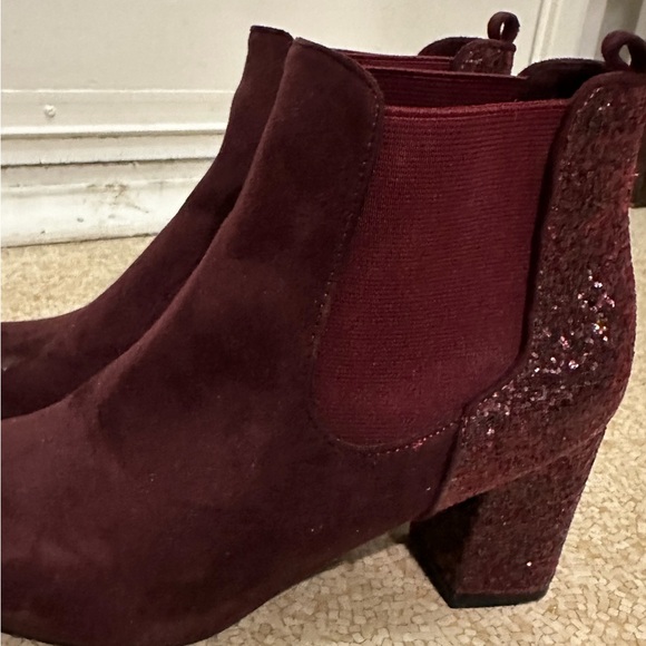 ✨SPARKLY✨ burgundy boots - Picture 5 of 9